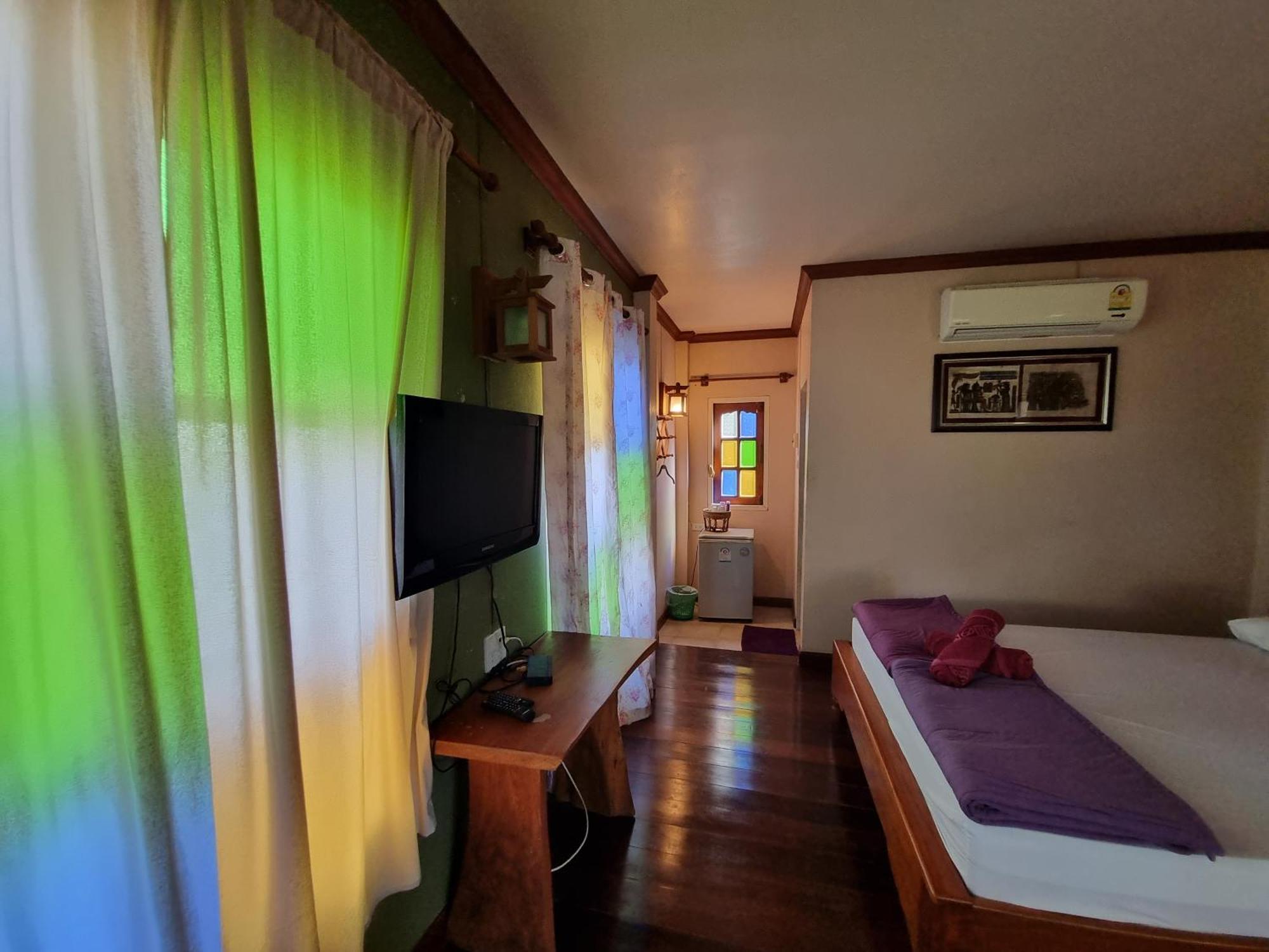 Hello Sichang Bungalow Ko Si Chang Room photo