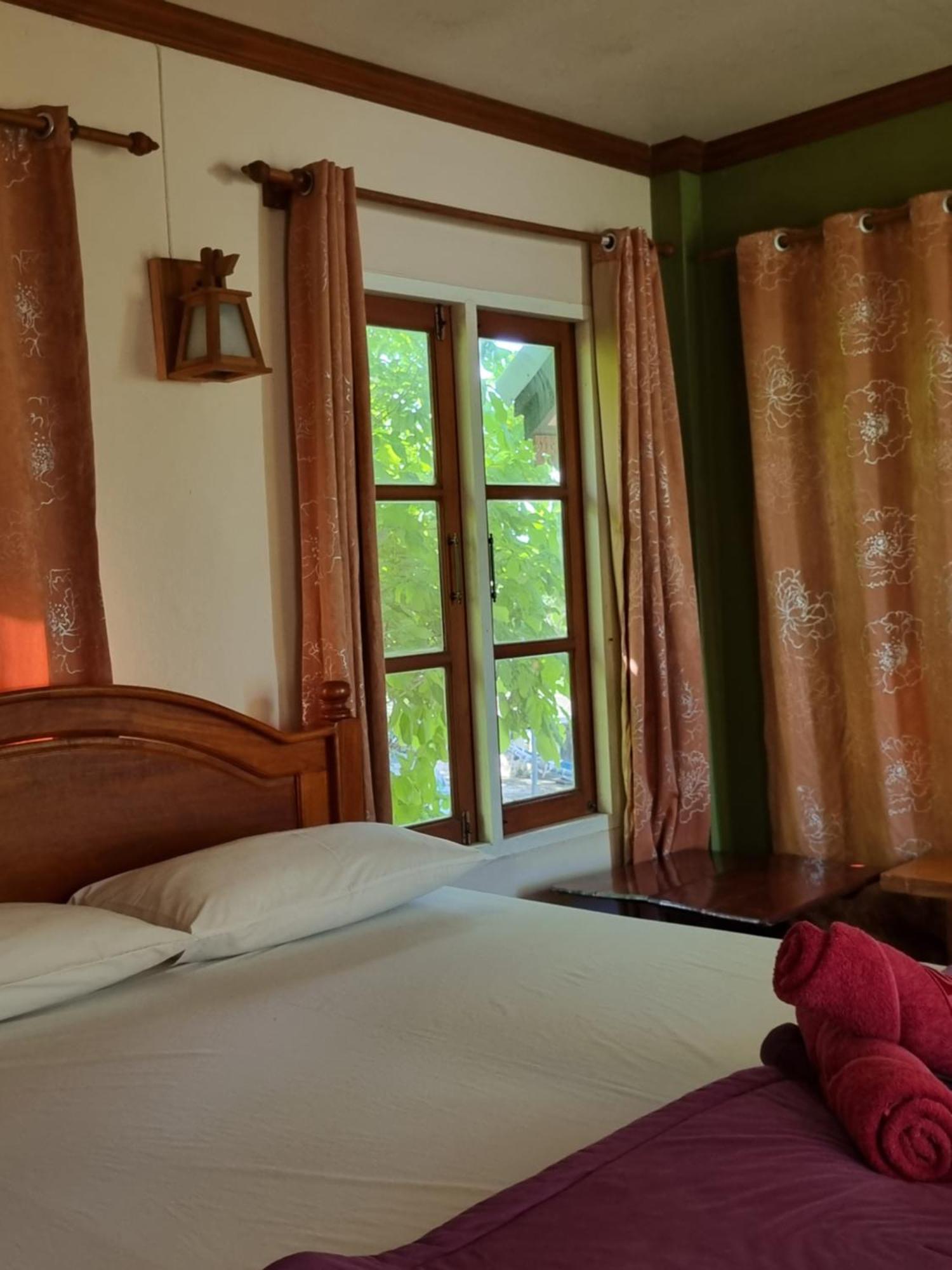 Hello Sichang Bungalow Ko Si Chang Room photo